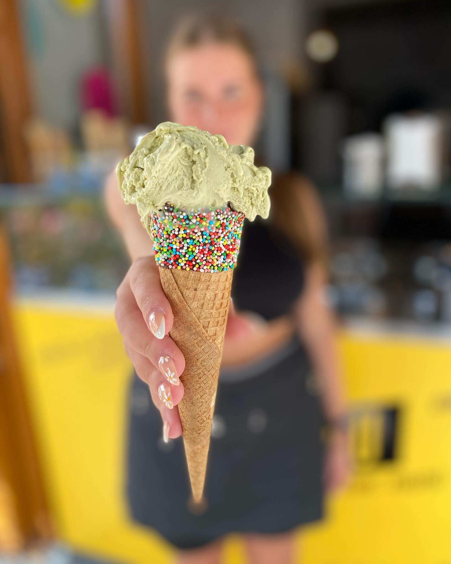 V těchto horkých dnech je ideální volbou naše zmrzlina, tak se zastavte????
Nyní ve vitríně všemi oblíbená pistáciová !❤️

#gellato #icecream #summer #summervibes #leto #mrzlina #skodanezajitnazmrzlinu
#kavarna #tritecky #skodanezajit